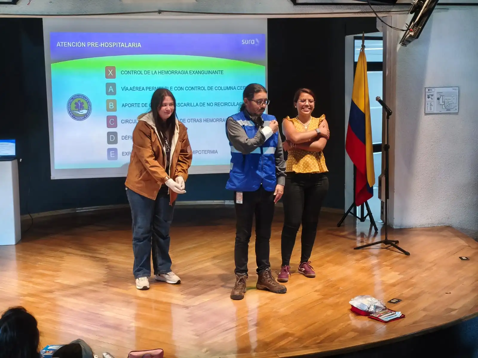 Primeros auxilios pediátricos, DEA y RCP, simulacro de atención a primeros auxilios y uso del DEA